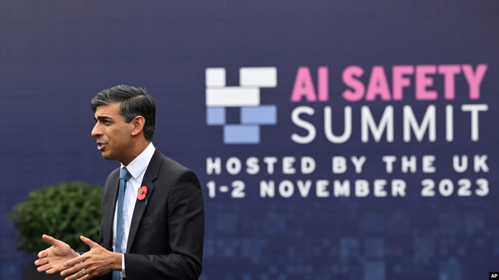 英国首相里希·苏纳克（Rishi Sunak）召集了多国的科技高管和政治领袖出席全球首届人工智能（AI）安全峰会。（媒体联访2023年11月2日）(photo:VOA)