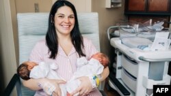 کیلسي هاچر ۳۲ کلنه ده او تر دې وړاندې یې درې نور ماشومان هم درلودل. 