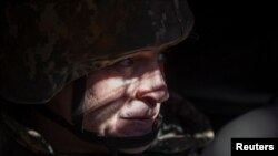 Український військовослужбовець поблизу міста Бахмут, Україна, 6 березня 2023 року. REUTERS/Олександр Ратушняк