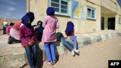  Des enfants dans la cour d'une école du camp de réfugiés de Smara, dans la province algérienne de Tindouf, le 25 février 2016.