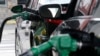 گزارش‌های مردمی از «وضعیت آشفته» پمپ‌بنزین‌ها؛ وزیر نفت: مصرف زیاد است