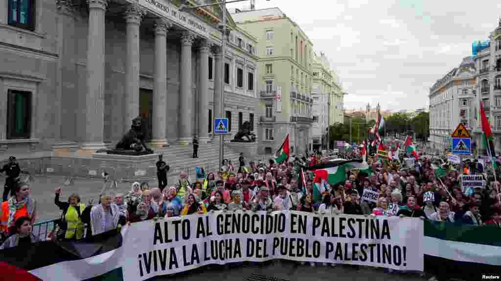 En Madrid, España, manifestantes piden que cese el genocidio contra los palestinos, el 5 de octubre de 2024.