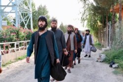 13일 아프가니스탄 카불 풀레차르키 수용소에서 탈레반 포로들이 석방됐다.