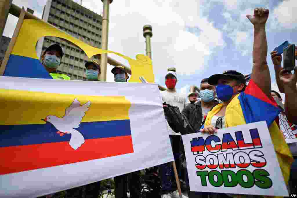 Manifestantes participaron en la &quot;Marcha del Silencio&quot;, en rechazo a los bloqueos de calles y la violencia que estall&#243; en las protestas contra el gobierno.