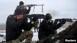 Soldados ucranianos combaten cerca de Lysychansk, en la región de Luhansk.