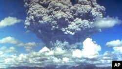 Mt. Pinatubo eruption plume