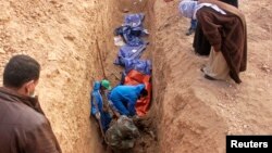 گور دسته جمعی ۲۵ نفری در شهر دیالۀ عراق که گمان می رود از سوی داعش کشته شده باشند