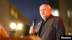 Former Soviet President Mikhail Gorbachev visits the former Berlin Wall border crossing point Checkpoint Charlie, in Berlin, November 7, 2014. 