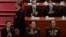 资料照片：中国国家主席习近平2023年3月12日在北京人民大会堂出席全国人民代表大会会议期间，从时任中央军委副主席张又侠和何卫东身旁走过，这两位军委副主席目前都已落马。