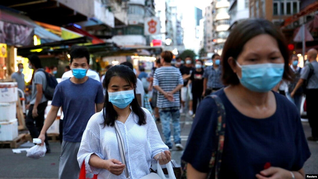 People wear surgical masks at a wet market following the coronavirus disease (COVID-19) outbreak at Sham Shui Po, one of the oldest districts in Hong Kong, China July 17, 2020. REUTERS/Tyrone Siu/File Photo