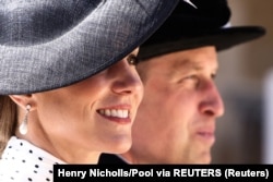 Putri Wales Catherine dan Pangeran Wales William meninggalkan Kapel St George dengan kereta kuda setelah Upacara Penganugerahan Order of the Garter di Kastil Windsor, 19 Juni 2023. (Foto: Henry Nicholls/Pool via REUTERS)