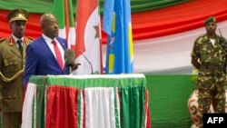 Le président burunais Pierre Nkurunziza donne un discours après avoir prêté serment lors d'un 3e mandat controversé, à Bujumbura, le 20 août 2015.