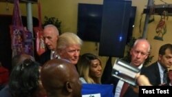 Foto Donald Trump nan yon rankont ak Ayisyen-Ameriken yo nan Miami, vandredi 16 septanm 2016