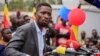 Ancien chanteur, Bobi Wine, de son vrai nom Robert Kyagulanyi, incarne l'opposition au régime du président Yoweri Museveni.