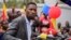 Ancien chanteur, Bobi Wine, de son vrai nom Robert Kyagulanyi, incarne l'opposition au régime du président Yoweri Museveni.