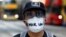 Một người biểu tình Hong Kong đeo khẩu trang hôm 4/10/2019