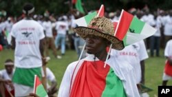 Burundians attend a ruling party rally at the end of the campaign for a "yes" vote in the constitutional referendum, in the capital Bujumbura, Burundi, May 14, 2018. 