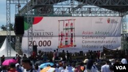 Panggung pertunjukan 'Harmony of Angklung for the World' di Bandung (23/4). (VOA/R. Teja Wulan)