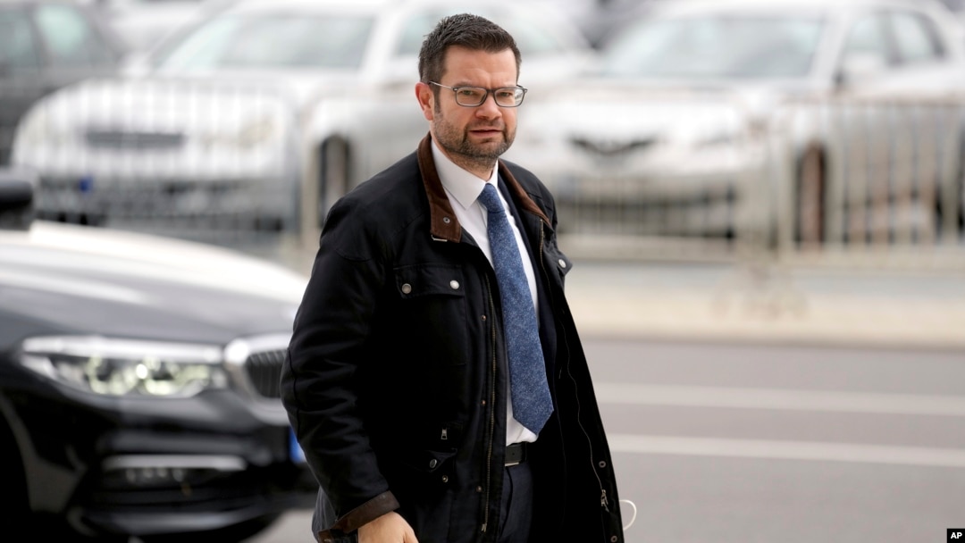 Marko Bušman, parlamentarni podsekretar Nemačkih liberala (FDP), stiže na pregovore o formiranju koalcije sa Zelenima i Socijaldemokratskom partijom Nemačke (SPD), u Berlinu, Nemačka, 21. oktobra 2021.