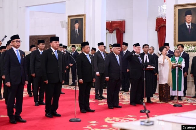 Presiden Prabowo Subianto resmi melantik Basuki Hadimulyono sebagai Kepala Badan Otorita Ibu Kota Nusantara (OIKN) di Istana Negara, Selasa (5/11) (biro Setpres)