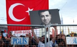 (ARŞİV) Cezaevindeki eski HDP Eş-Başkanı Selahattin Demirtaş'a destek gösterisi