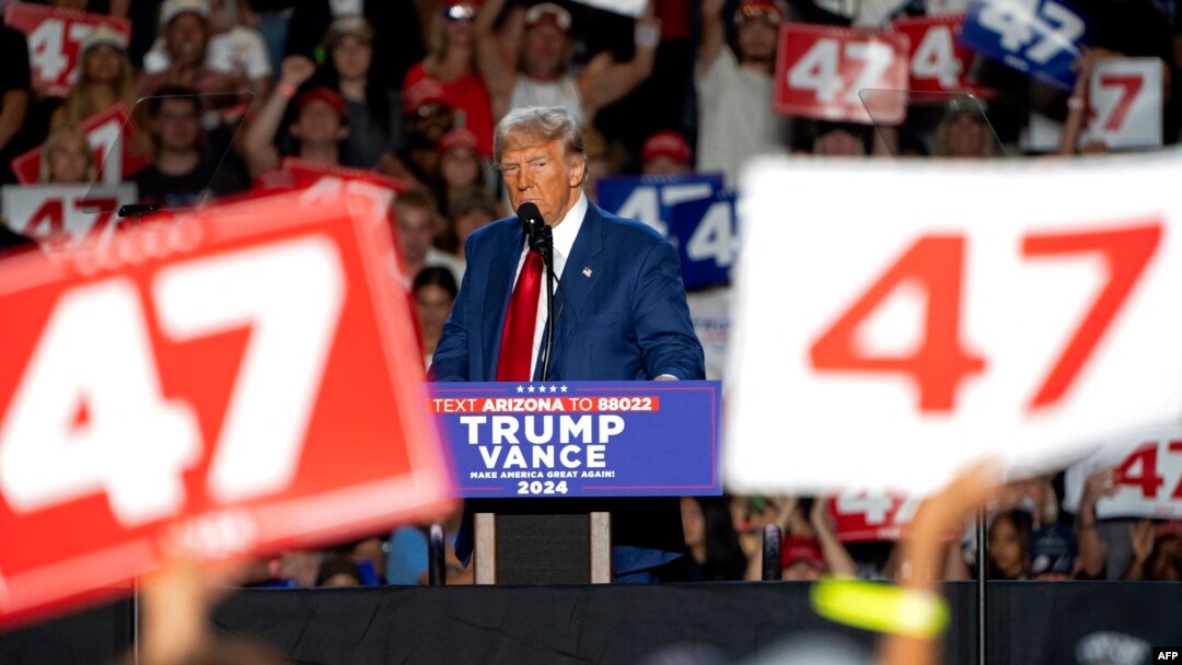 Победата на Доналд Трамп, како 47-ми новоизбран претседател на САД се потврди со неговото освојување на електорските гласови и од Аризона. Фото: Говор на Трамп во Темпи, Аризона, на 24 октомври 2024 година