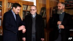 Priests Eugenio de la Fuente (L), Francisco Javier Astaburuaga (C), and Alejandro Vial arrive for a press conference in Santiago, Chile, May 23, 2018, to speak on their upcoming visit with Pope Francis about the "system of abuse" that flourished in a Chilean parish.