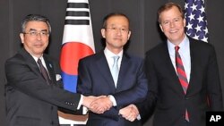 지난 5월 서울에서 북한 문제를 논의한 미·한·일 6자대표들. 왼쪽부터 스기야마 신스케 일본 외무성 아시아·대양주 국장, 임성남 외교통상부 한반도 평화교섭본부장,글린 데이비스 미국 국무부 대북정책 특별대표. (자료 사진)