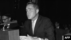 Ông R. Sargent Shriver năm 1965