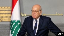 Perdana Menteri Lebanon Najib Mikati di pusat kota Beirut pada 18 Oktober 2024. (Foto: AFP)