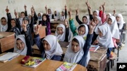 Xwednekarên Keç yên zaro di dibistaneke Talîbanê de