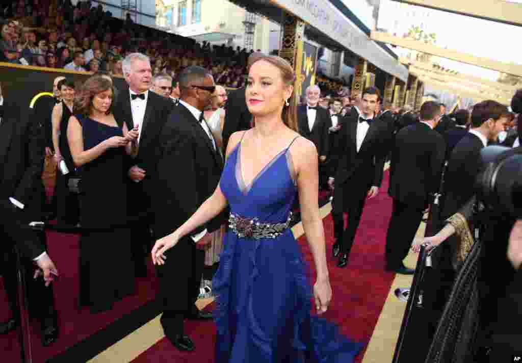 Brie Larson tiba di Oscars pada 28 Februari 2016, di Dolby Theatre, Los Angeles.