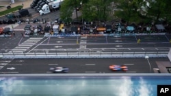 Гонщики змагаються під час автоперегонів IndyCar Freedom 250 Grand Prix у Вашингтоні, неділя, 23 серпня 2026 року.