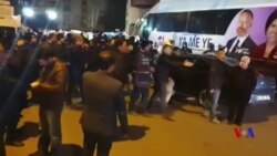 Êrîşa Polîsên Tirkiyê ser Bingeha HDPê li Amedê