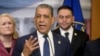 El presidente del Caucus Hispano del Congreso, el representante Adriano Espaillat, demócrata por NY, habla durante una conferencia de prensa del Caucus sobre inmigración y prioridades fronterizas, en el Capitolio, el jueves 6 de febrero de 2025, en Washington. 