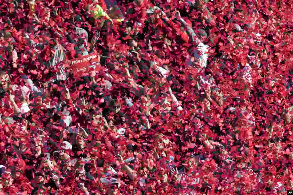 Las camisetas rojas, el color oficial del equipo local, llenaron las calles de Washington DC durante el desfile de celebración realizado el sábado.