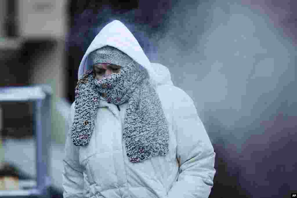 A commuter walks along Market Street in freezing temperatures, Nov. 18, 2014, in Philadelphia, Pennsylvania.