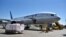 Un avión llega a Ciudad de Guatemala, caoital de Guatemala con un cargamento de 2 millones de dosis de la vacuna Moderna contra el COVID-19 el 24 de noviembre de 2021. [Foto: Cortesía del Gobierno Guatemala].
