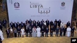 Photo de groupe des chefs de diplomatie du Groupe international de contact sur la Libye à Abu Dhabi