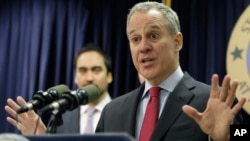 El fiscal general de Nueva York, Eric Schneiderman, anunció su renuncia el lunes, 7 de mayo, de 2018, tras ser acusado de atacar a cuatro mujeres.