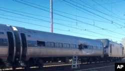 Đoàn tàu Amtrak sau vụ tai nạn hôm Chủ nhật, ngày 3 tháng 4, 2016, ở thành phố Chester, bang Pennsylvania.