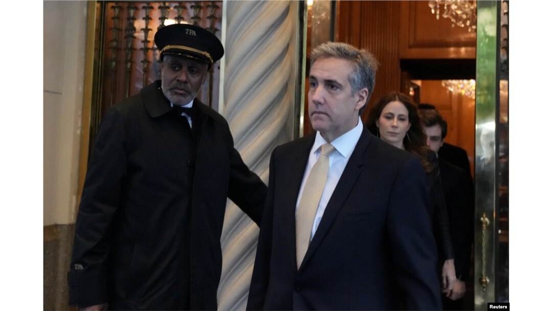Michael Cohen se dirige a la corte para el segundo día de contrainterrogatorio en Nueva York, el 16 de mayo de 2024.