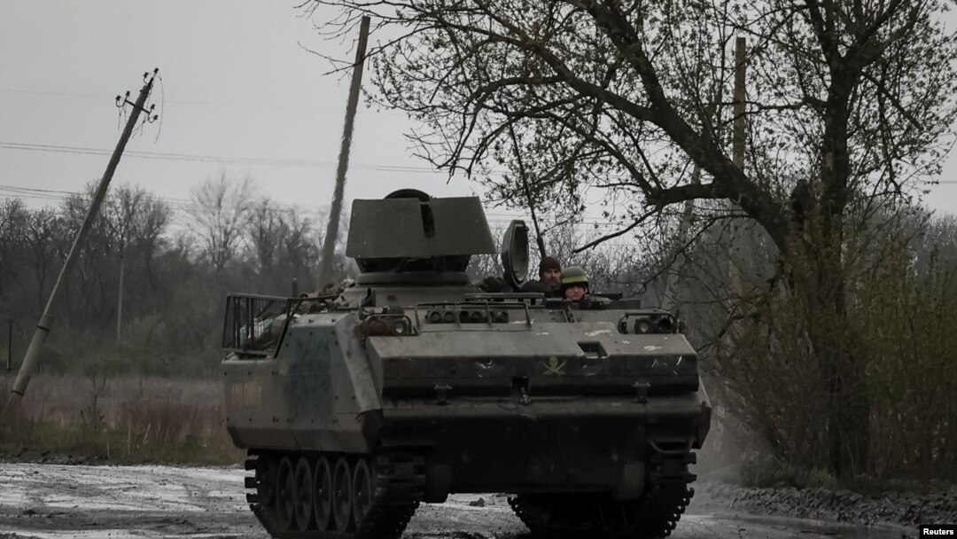 Бронетранспортер M113 Вооруженных сил Украины на пути в Бахмут. Архивное фото.