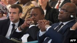 (Banda gauche ti droite) Ba présidents Emmanuel Macron ya France, Uhuru Kenyatta ya Kenya mpe Félix Tshisekedi ya RDC na bokutani na Nairobi, Kenya, 14 mars 2019.