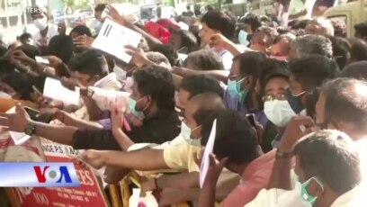 Ấn Độ: Dân chầu chực, chen lấn mua thuốc chống COVID
