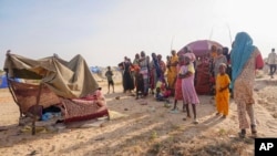 FILE - Pengungsi Sudan tiba di Acre, Chad, Minggu, 6 Oktober 2024. (Sam Mednick, Arsip/AP)