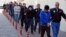 警察护送因支持流亡教士法土拉·葛兰而逮捕的相关人员(2017年4月26日)