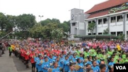 Tarian Buku memperingati Hari Buku Nasional. (VOA/Petrus Riski)