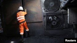 Un trabajador realiza labores en una mina en Coscuez, Colombia, el 11 de septiembre de 2019. Reuters.