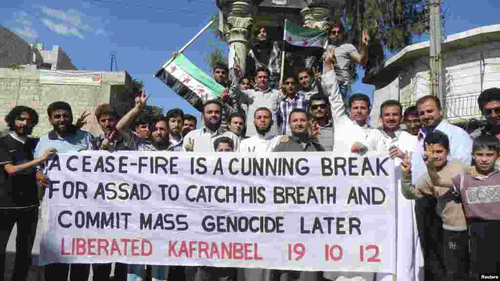 ໃນວັນທີ 19 ຕຸລາ 2012 ພວກປະຊາຊົນ ໄດ້ປ້າຍໃນລະຫວ່າງປະທ້ວງ ປະທານາທິບໍດີ Bashar al-Assad ຢູ່ໃນເຂດ Kafranbel ໃຫ້ນະຄອນ Idlib